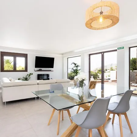 Villa Home2book Alessandro, Design & Comfort *